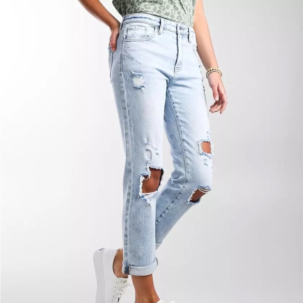 KanCan Signature Women 27 Distressed High Rise Relaxed Fit Stretch Jean NWT